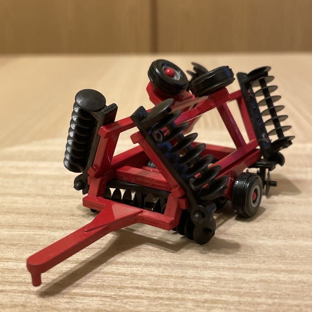 Vintage Ertl Case IH 496 Field Cultivator 1/64 Folding Wing Red Black Diecast